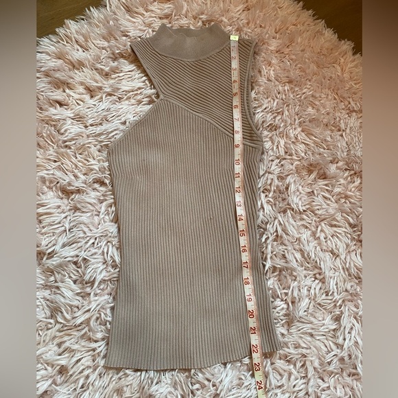 Intermix Nude Cutout Mock Turtleneck Sleeveless Form Fitting top Petite - Picture 10 of 10